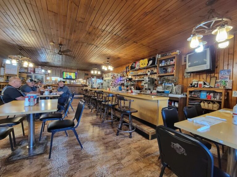 Road-Trippers Have Pulled Into The Gravel Lot Of This Log Restaurant Near Pontiac, Illinois Since 1926